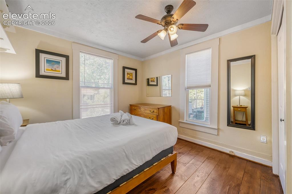 Image 18 of 28: Bedroom