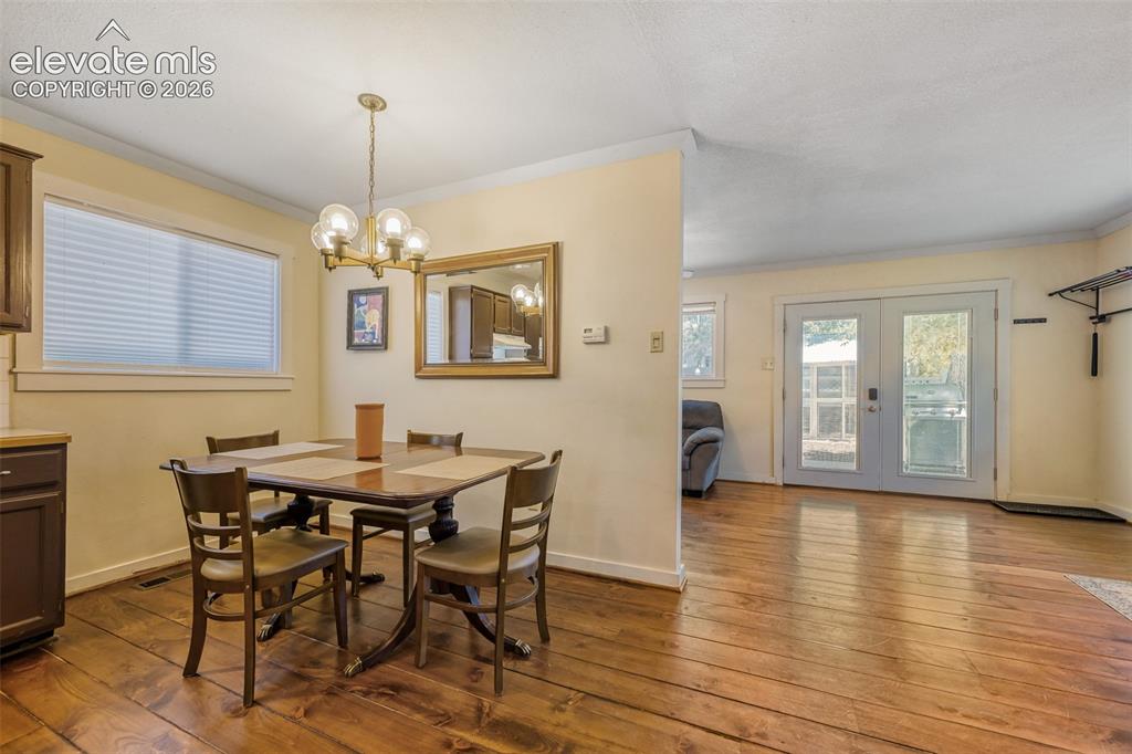 Image 5 of 28: Dining Area