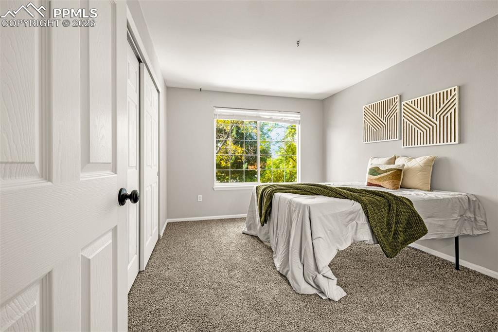 Image 13 of 32: Bedroom