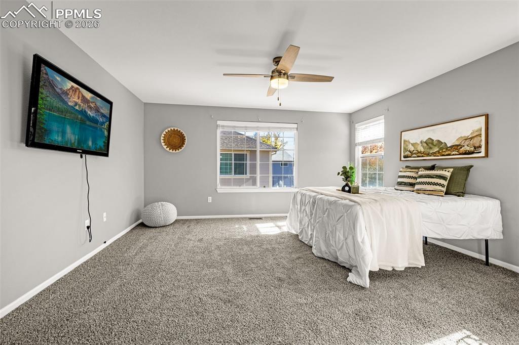 Image 16 of 32: Bedroom