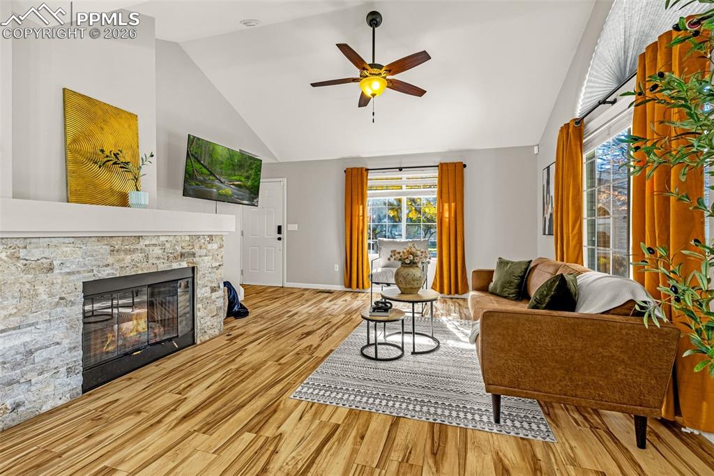 Image 2 of 32: Living Room