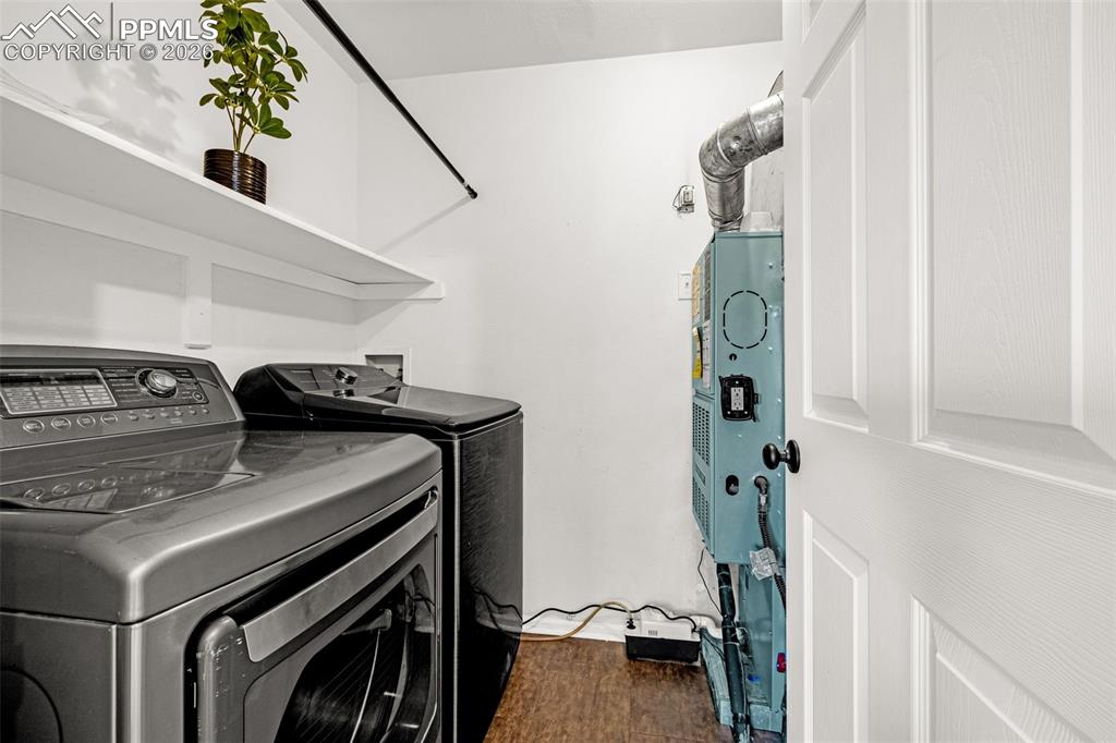 Image 22 of 32: Laundry