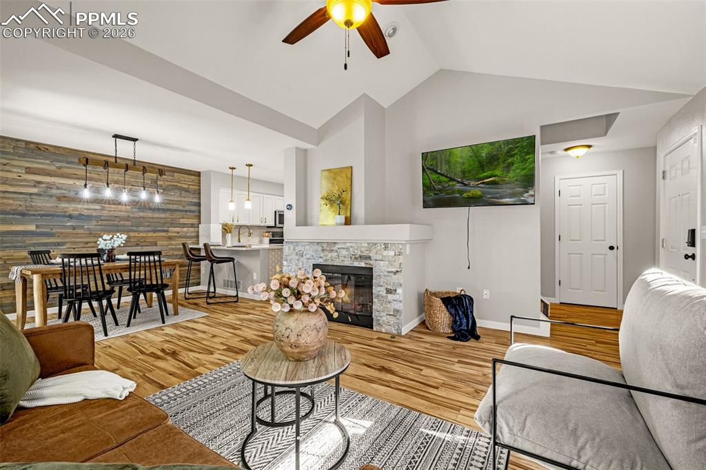 Image 32 of 32: Living Room