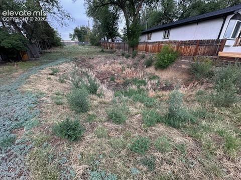 Image 10 of 12: Yard