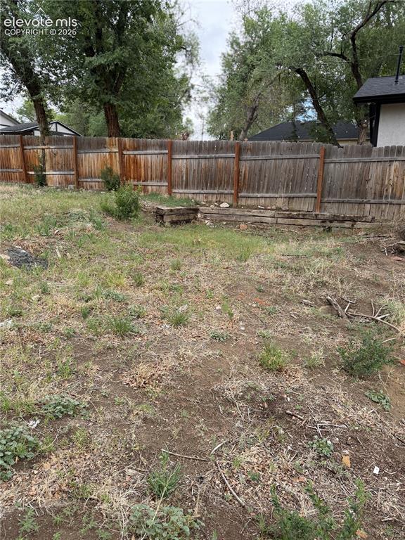 Image 5 of 12: Yard