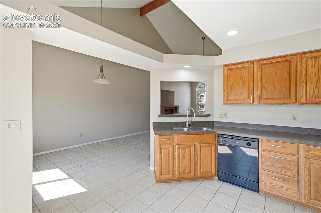 Image 11 of 42: Kitchen