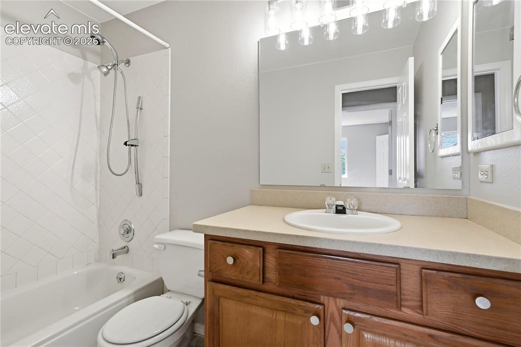 Image 15 of 42: Bathroom