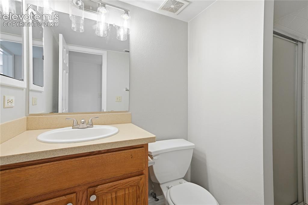 Image 20 of 42: Bathroom