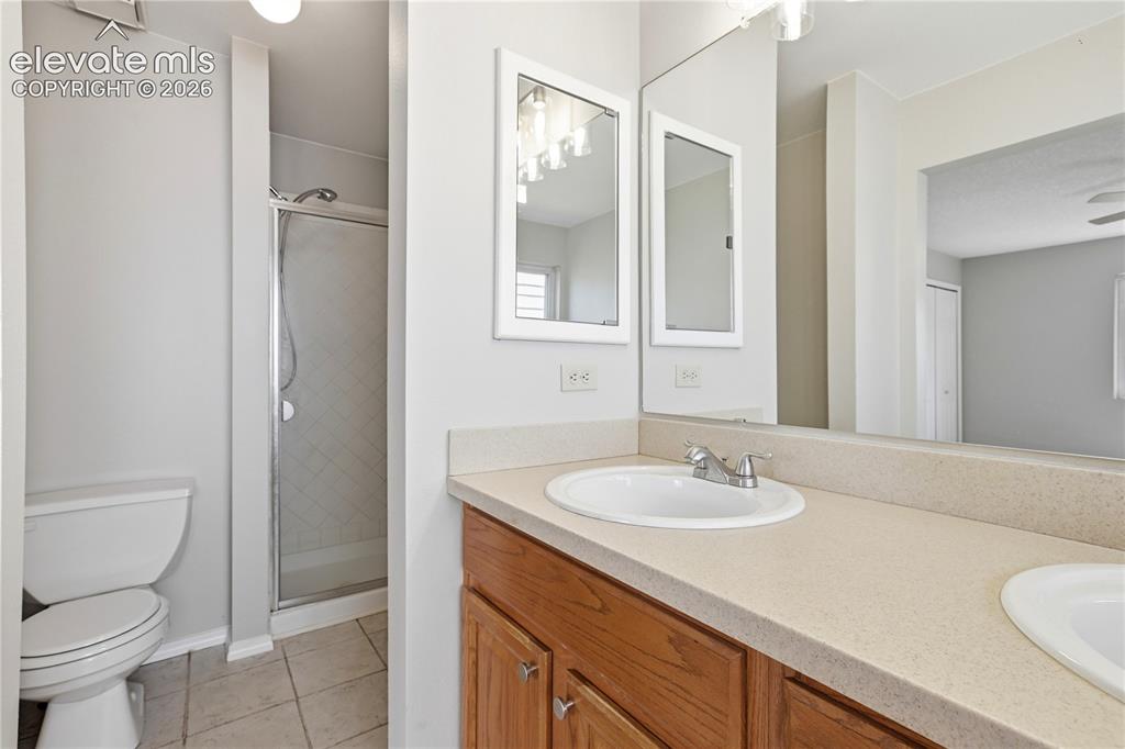 Image 33 of 42: Bathroom