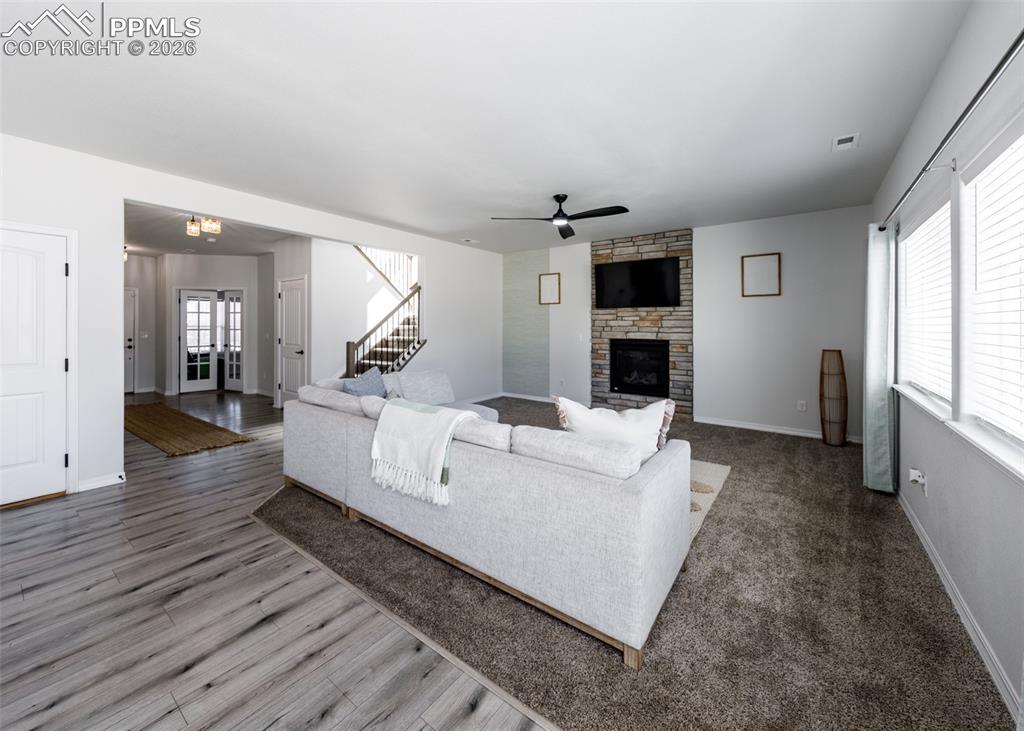 Image 10 of 50: Living Room