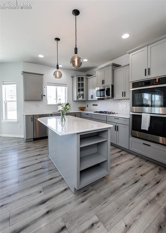 Image 19 of 50: Kitchen