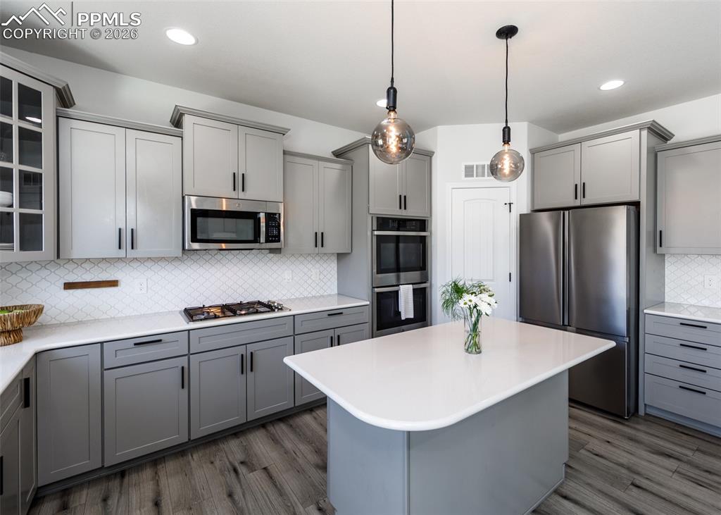 Image 20 of 50: Kitchen