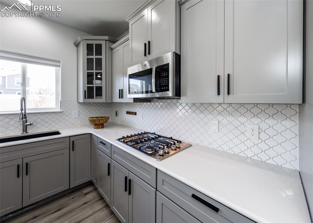 Image 22 of 50: Kitchen