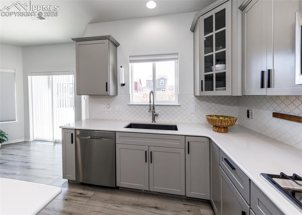 Image 23 of 50: Kitchen