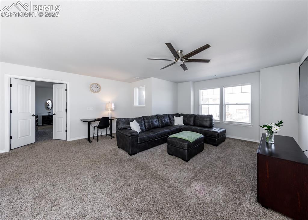 Image 27 of 50: Living Room