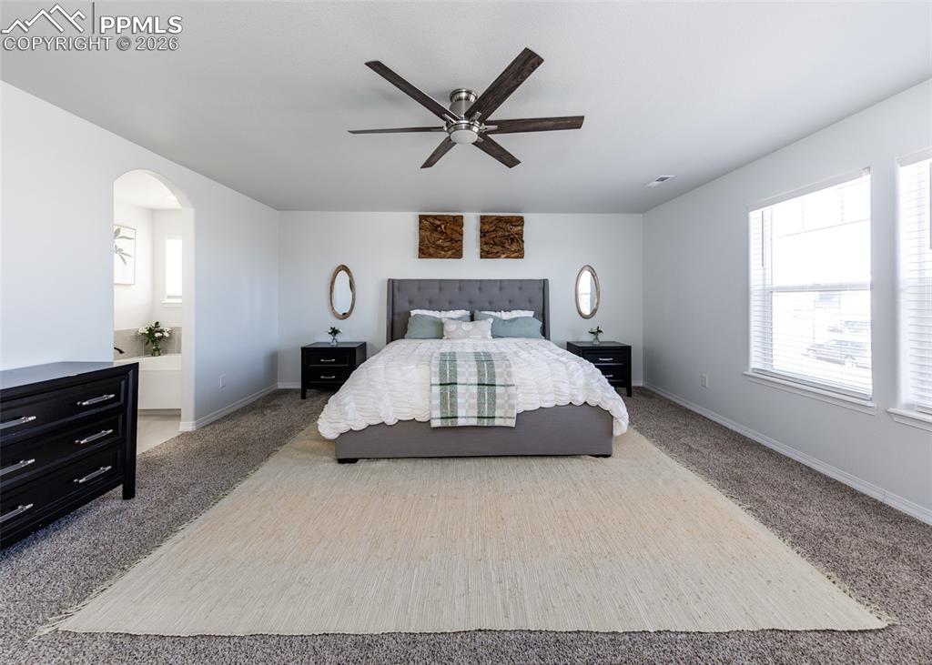 Image 29 of 50: Bedroom