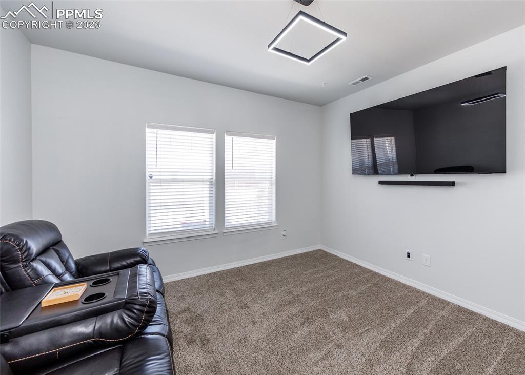 Image 4 of 50: Sitting Room