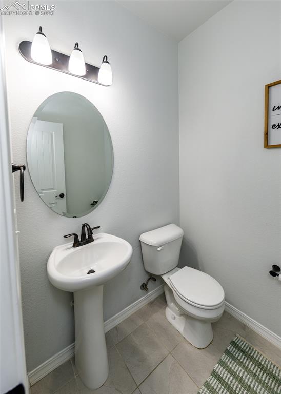 Image 8 of 50: Bathroom