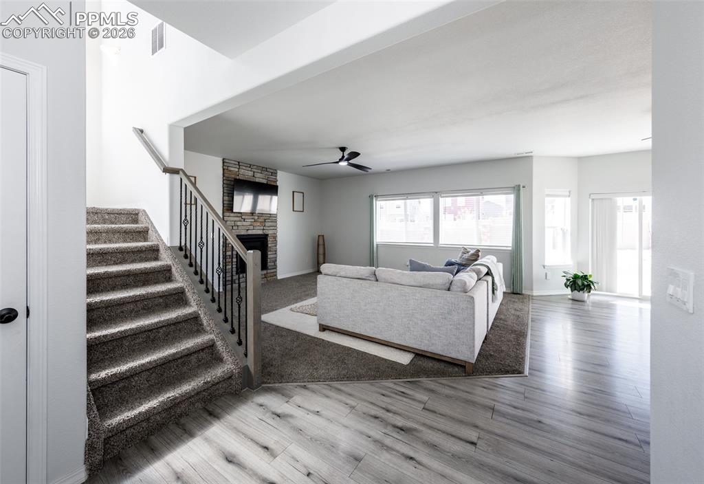 Image 9 of 50: Living Room