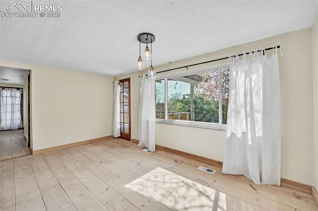 Image 15 of 47: Dining Area