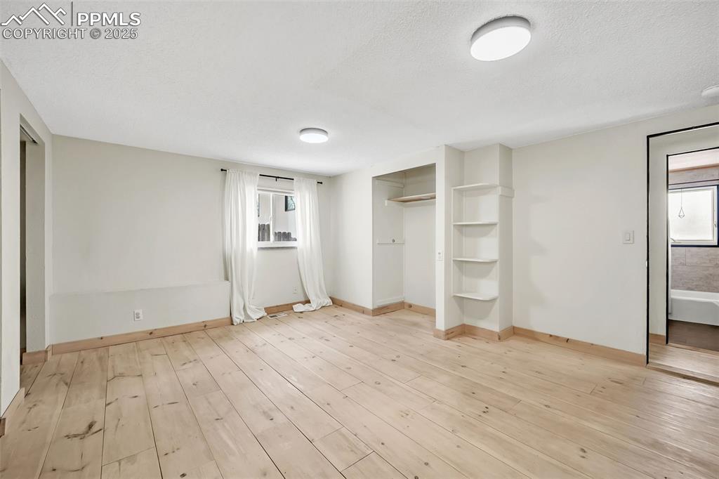 Image 18 of 47: Bedroom