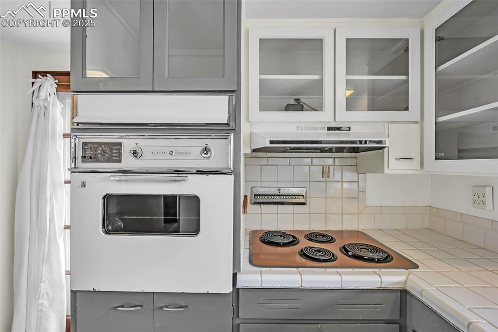 Image 25 of 47: Kitchen