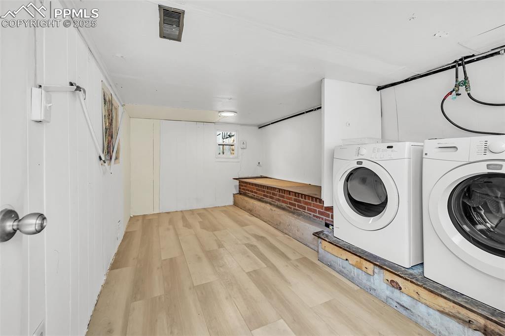 Image 27 of 47: Laundry