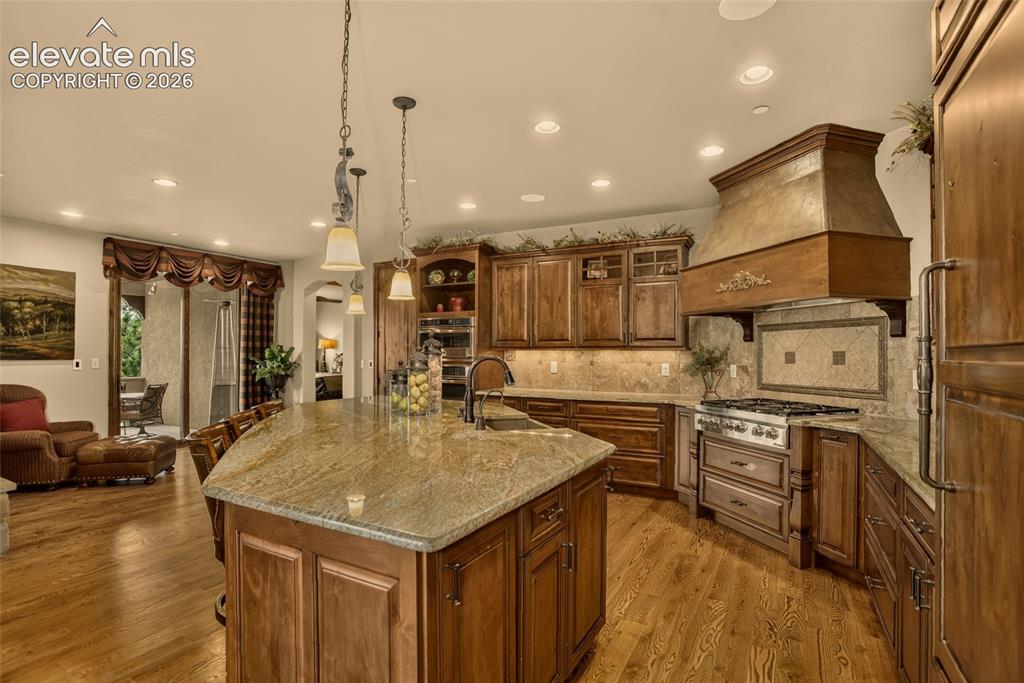 Image 11 of 50: Kitchen