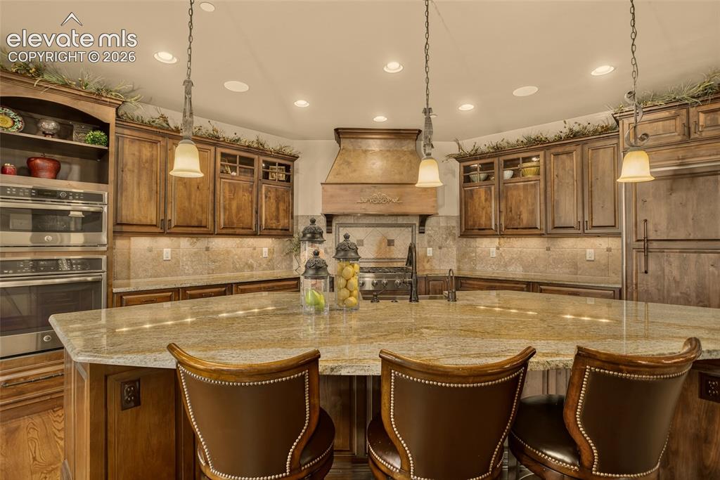 Image 12 of 50: Kitchen