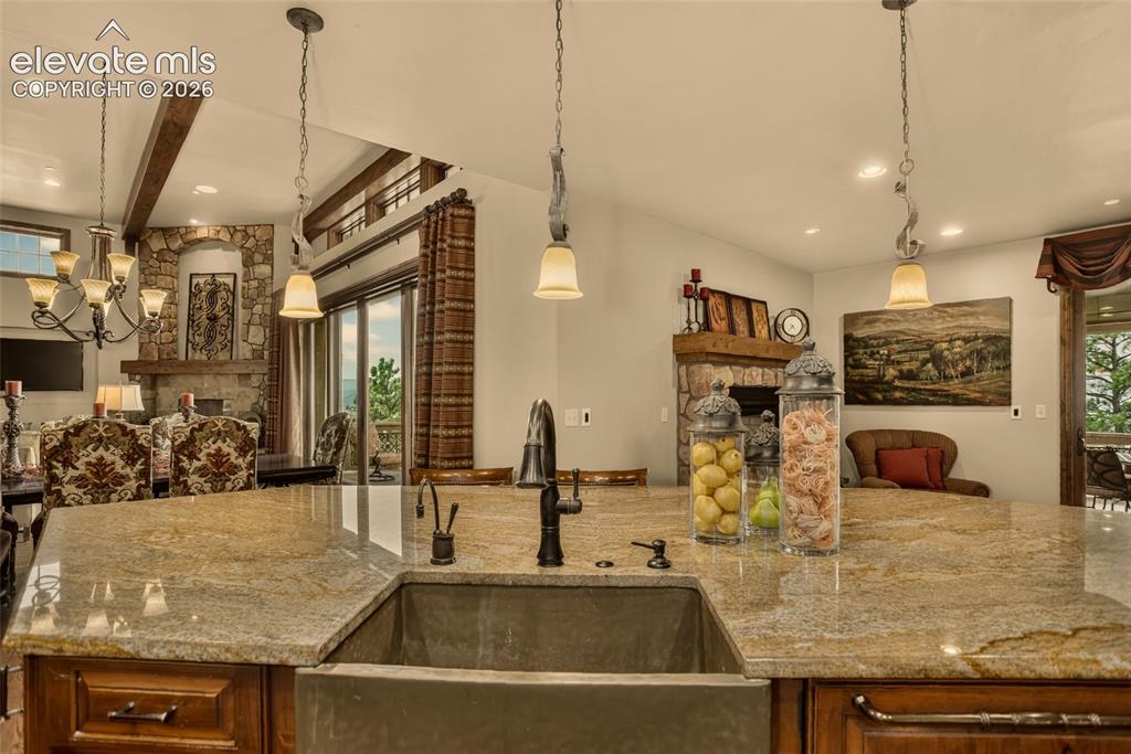 Image 13 of 50: Kitchen