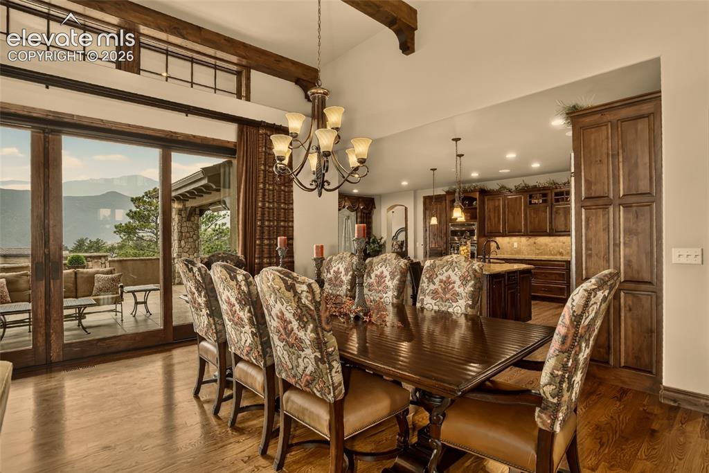 Image 9 of 50: Dining Area