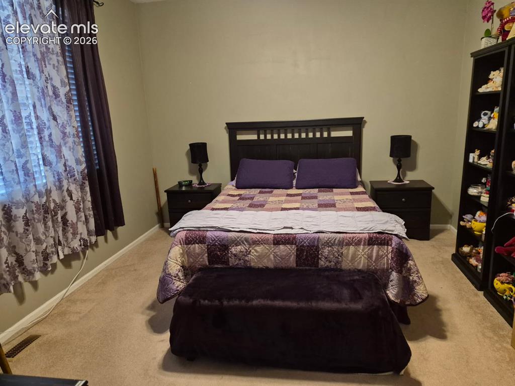 Image 12 of 24: Bedroom