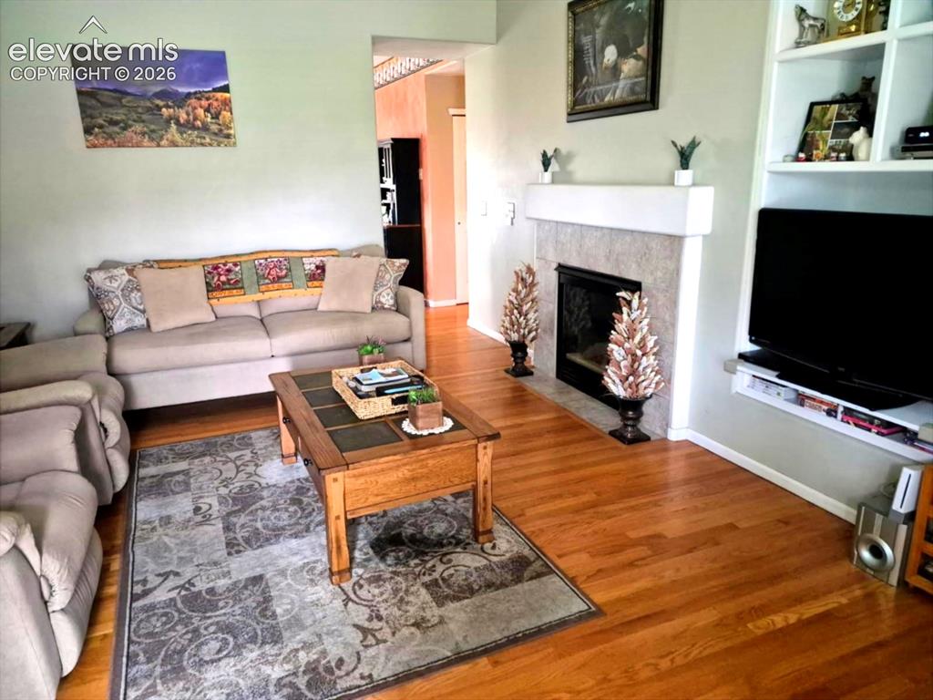 Image 4 of 24: Living Room