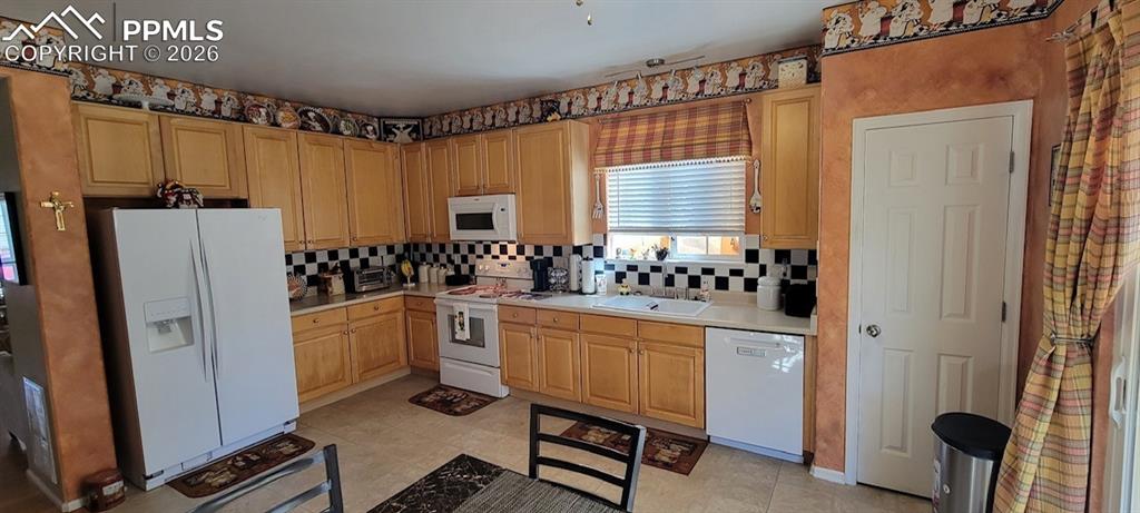 Image 5 of 13: Kitchen