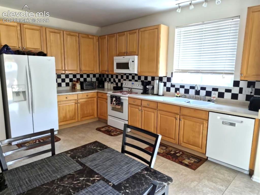 Image 5 of 24: Kitchen