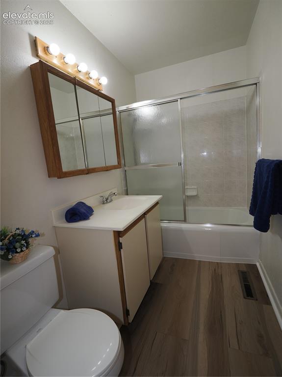 Image 14 of 35: Bathroom