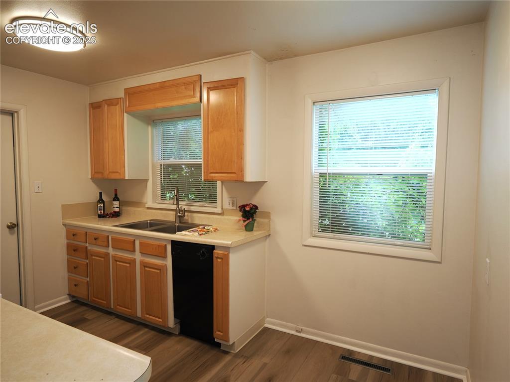 Image 7 of 35: Kitchen