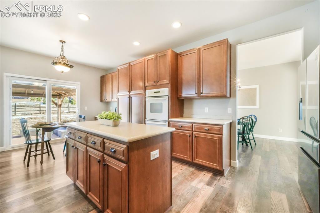 Image 14 of 50: Kitchen