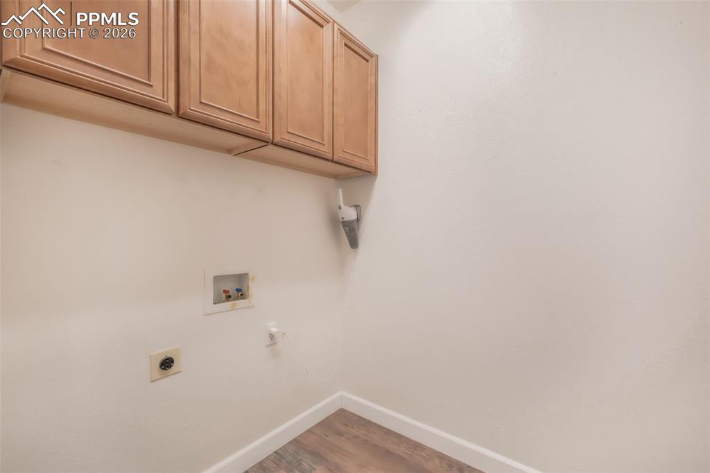 Image 25 of 50: Laundry