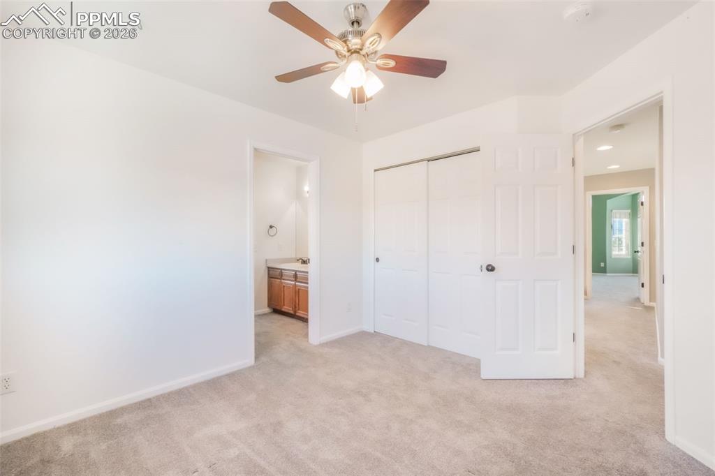 Image 29 of 50: Bedroom