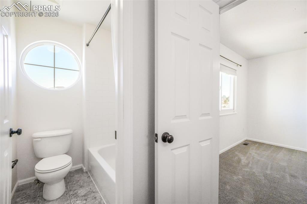 Image 30 of 50: Bathroom