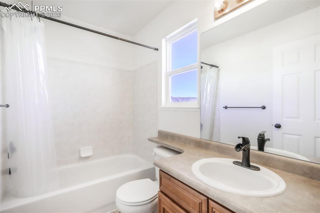 Image 45 of 50: Bathroom