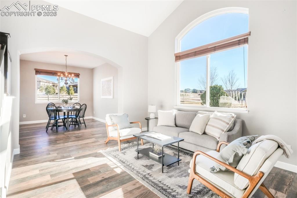 Image 6 of 50: Living Room