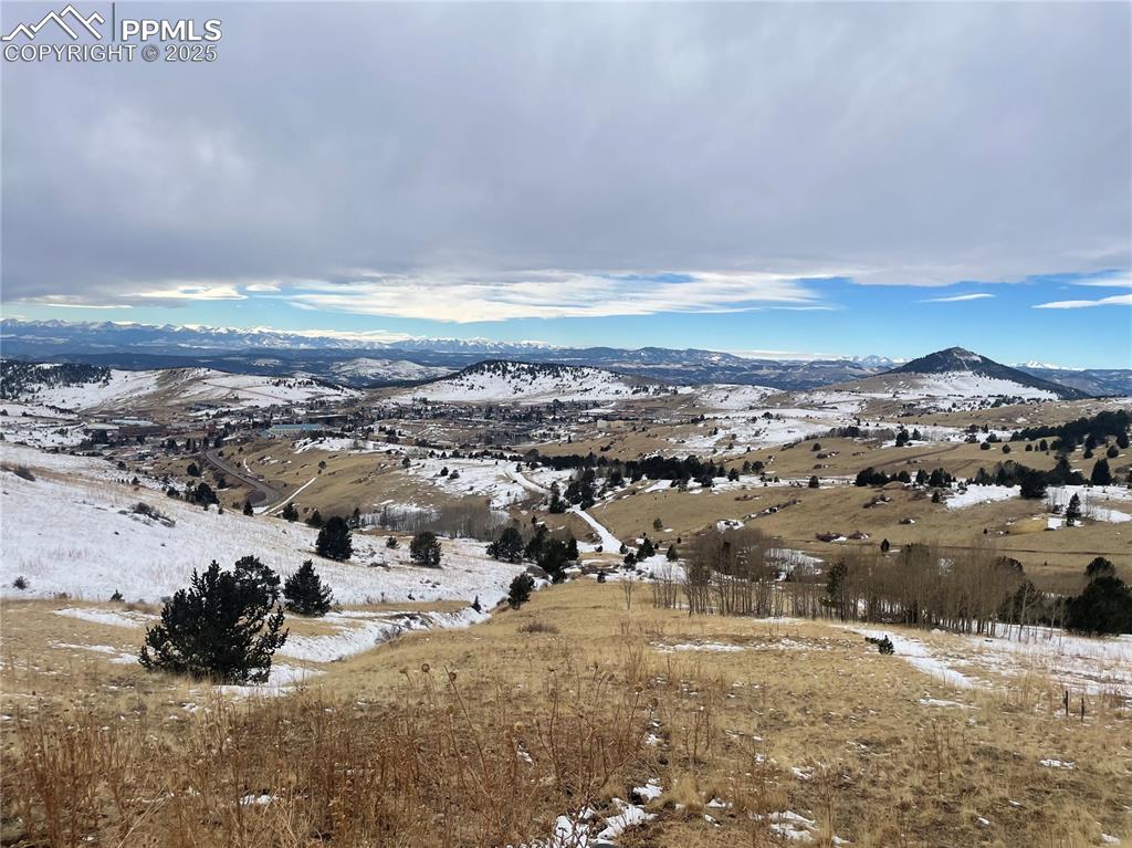 Image 21 of 24: Mountain view
