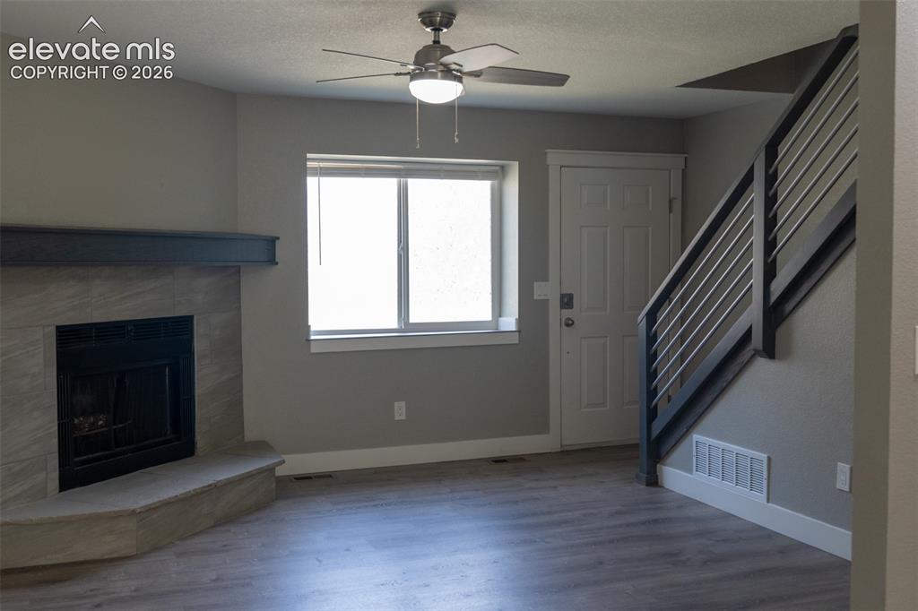 Image 11 of 31: Living Room