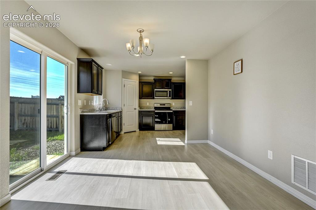 Image 11 of 47: Dining Area