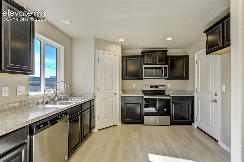 Image 13 of 47: Kitchen