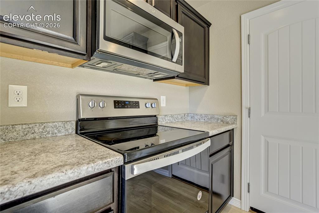 Image 18 of 47: Kitchen