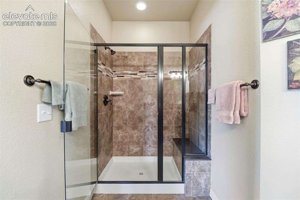 Image 17 of 37: Bathroom