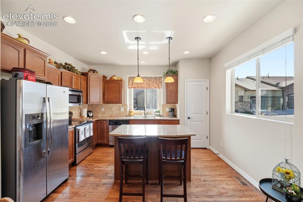 Image 8 of 37: Kitchen